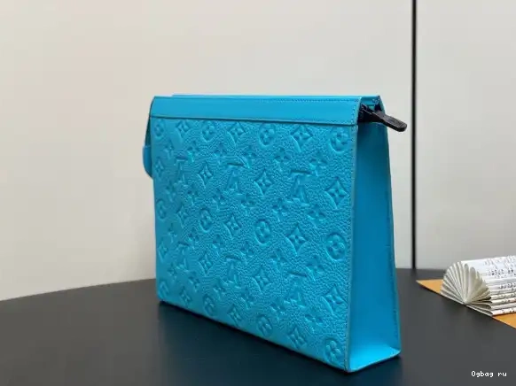 VUITTON VOYAGE-27*21*6CM POCHETTE LOUIS 0427